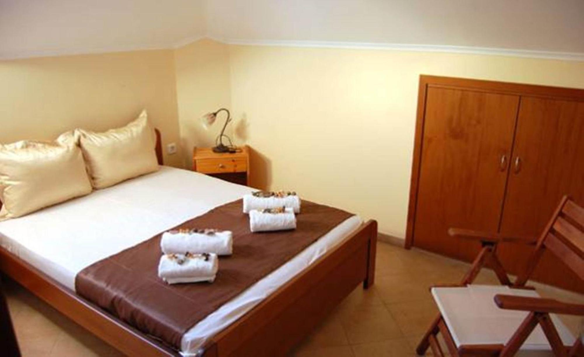 Melachrini Apartments Nea Vrasna Bagian luar foto