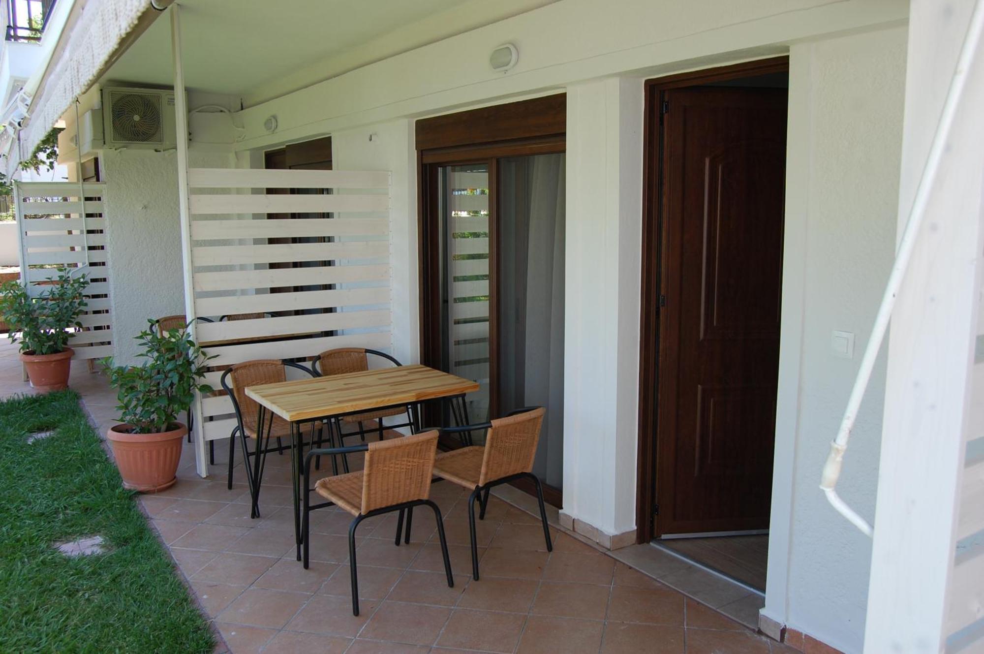 Melachrini Apartments Nea Vrasna Bagian luar foto